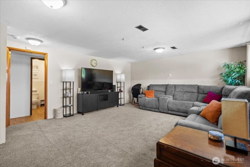 Property photo for 8515 94th Street SW, Lakewood photo 19