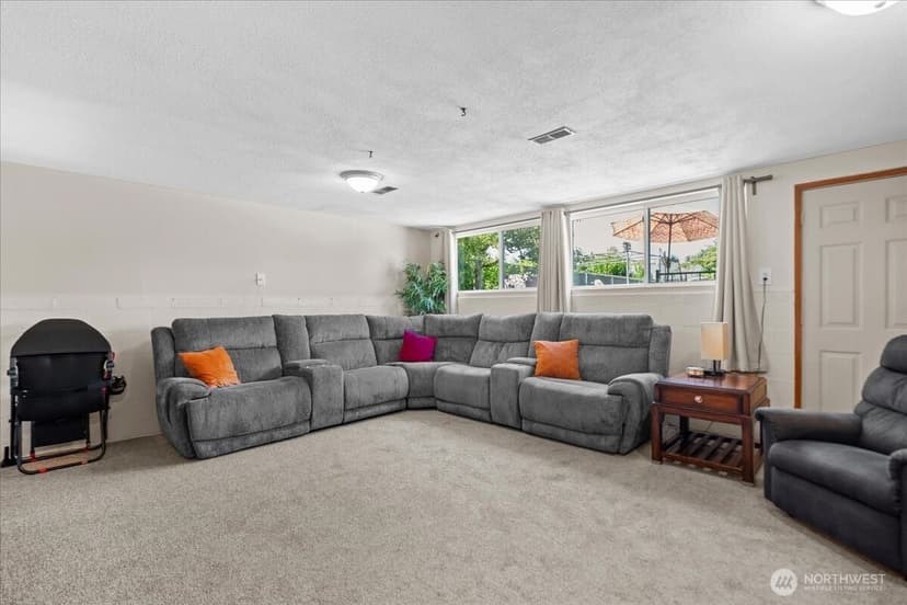 Property photo for 8515 94th Street SW, Lakewood photo 18