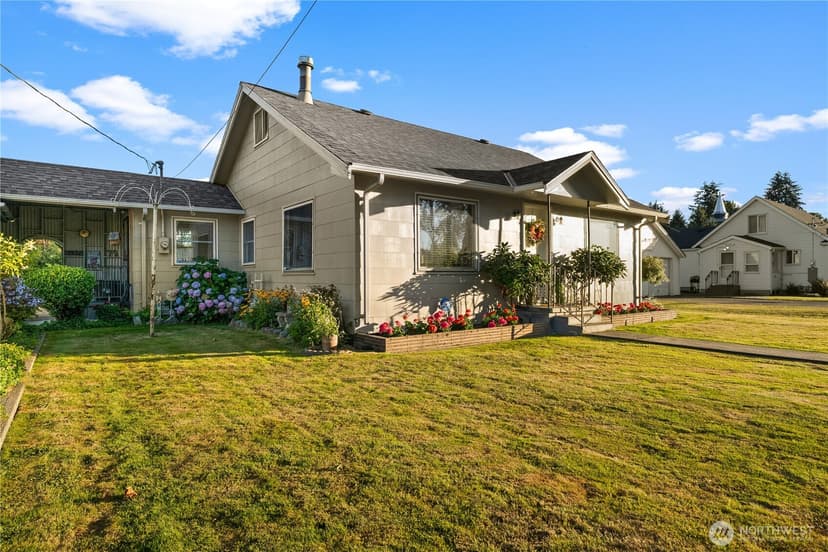 Property photo for 5528 23rd Street E, Fife photo 2