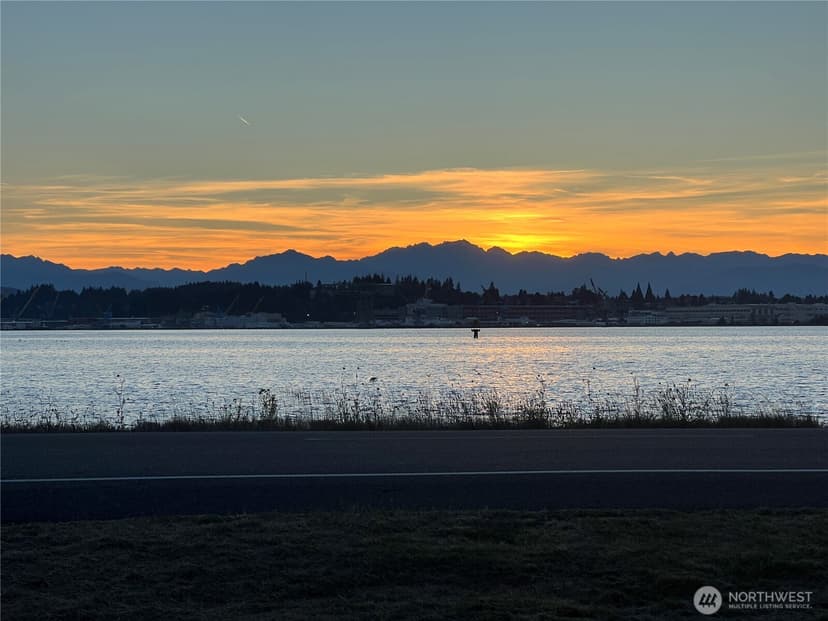 Property photo for 1647 Beach Drive E, Port Orchard photo 19