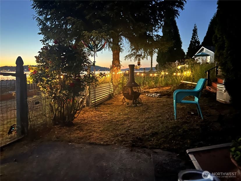 Property photo for 1647 Beach Drive E, Port Orchard photo 18