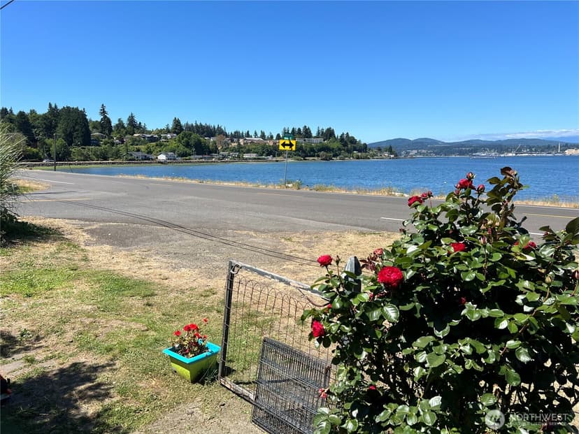 Property photo for 1647 Beach Drive E, Port Orchard photo 7