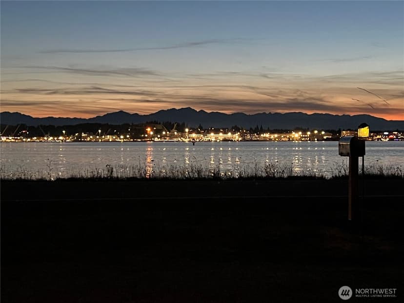 Property photo for 1647 Beach Drive E, Port Orchard photo 24