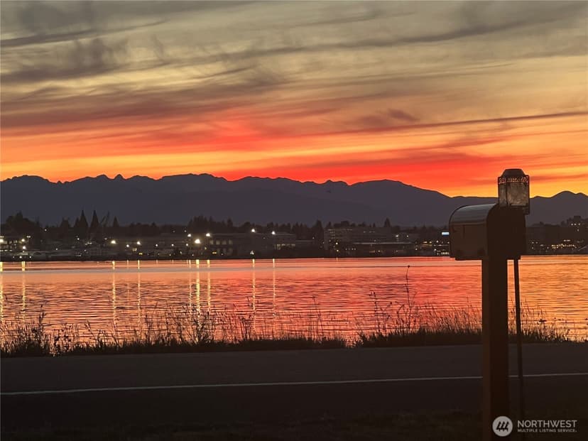 Property photo for 1647 Beach Drive E, Port Orchard photo 23