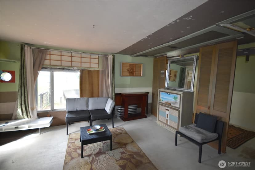 Property photo for 1647 Beach Drive E, Port Orchard photo 16