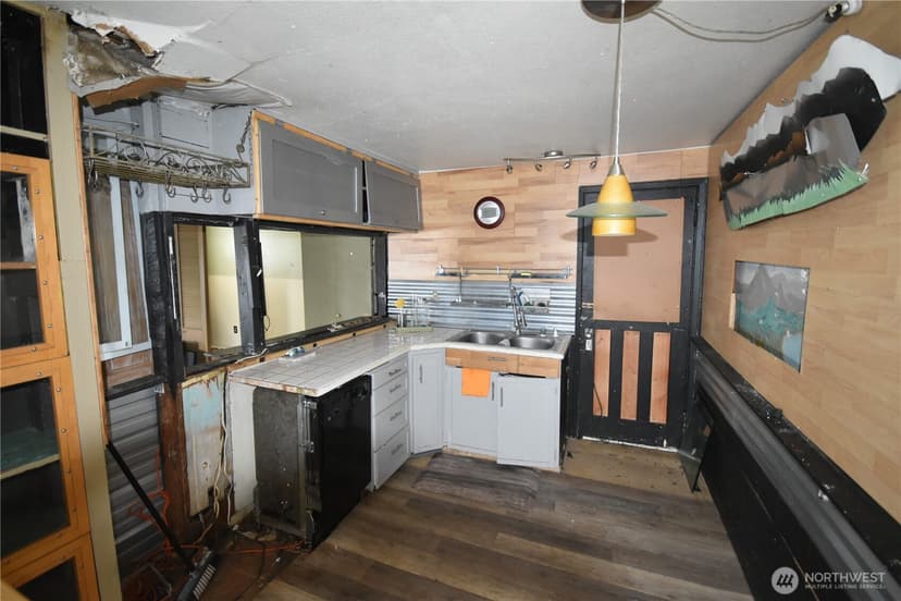 Property photo for 1647 Beach Drive E, Port Orchard photo 14