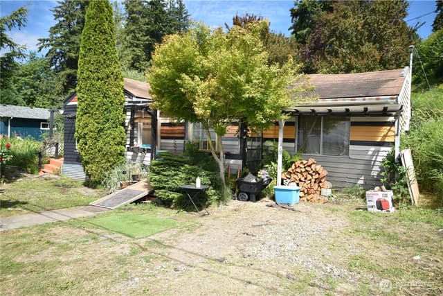 Property photo for 1647 Beach Drive E, Port Orchard photo 3