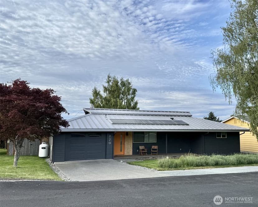 Property photo for 220 Sixth Street, Langley