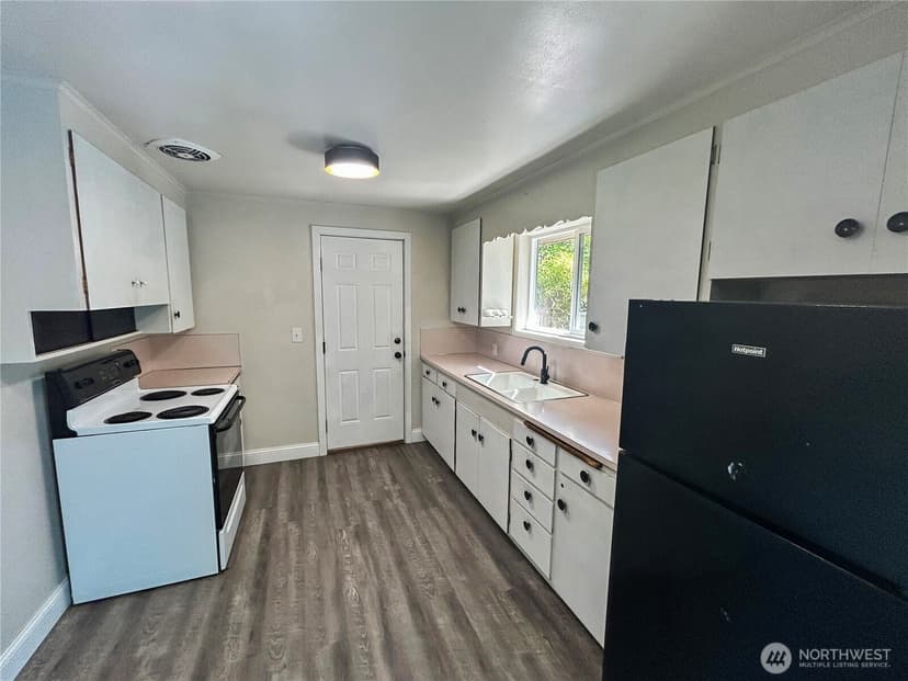 Property photo for 11717 83rd Avenue SW, Lakewood photo 9
