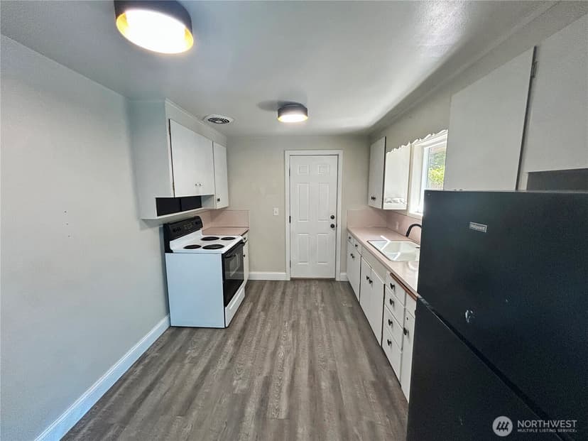 Property photo for 11717 83rd Avenue SW, Lakewood photo 10