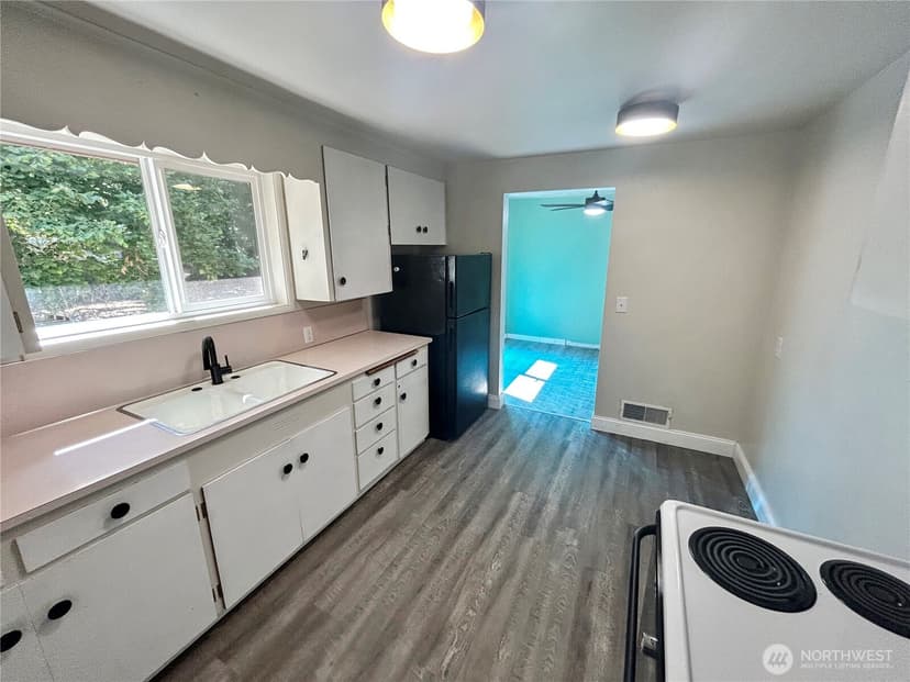Property photo for 11717 83rd Avenue SW, Lakewood photo 12