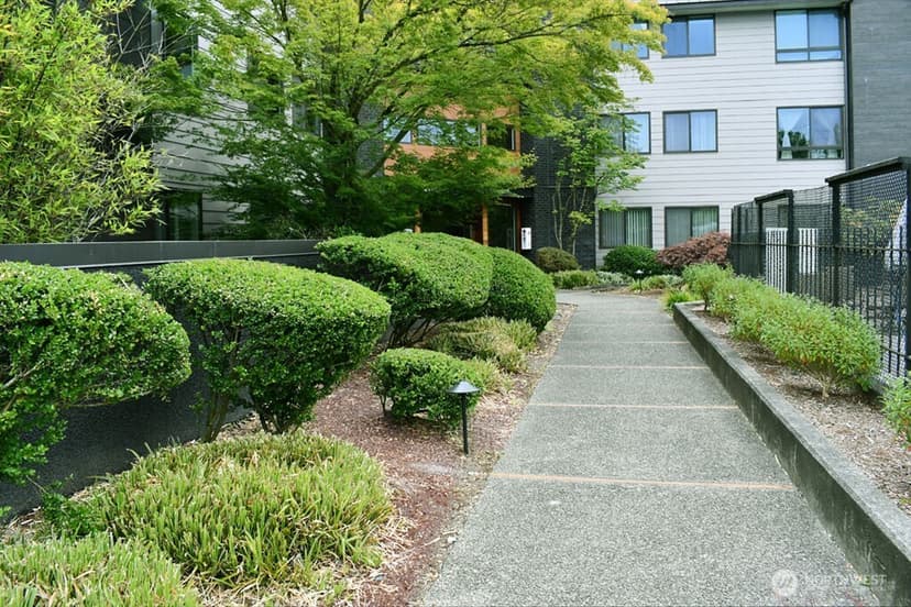 Property photo for 11300 1st Avenue NE #321, Seattle photo 38