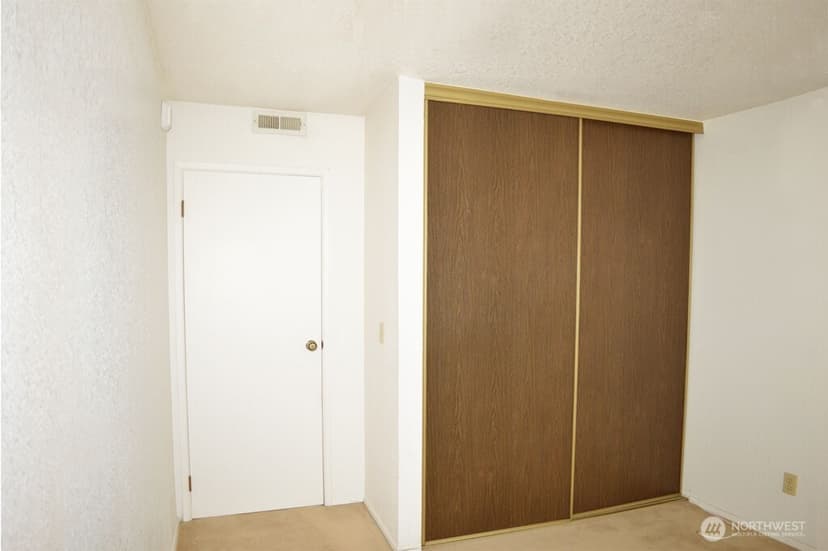 Property photo for 11300 1st Avenue NE #321, Seattle photo 26