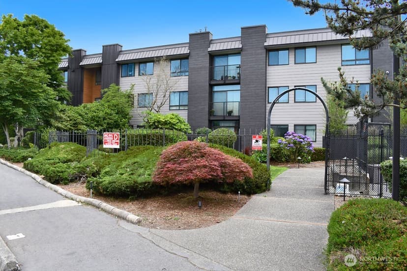 Property photo for 11300 1st Avenue NE #321, Seattle photo 37