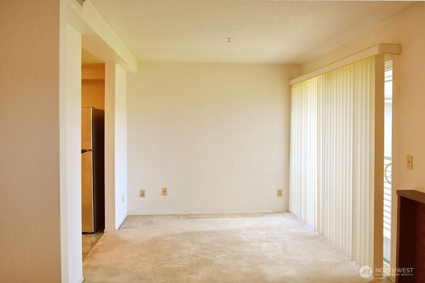 Property photo for 11300 1st Avenue NE #321, Seattle photo 14