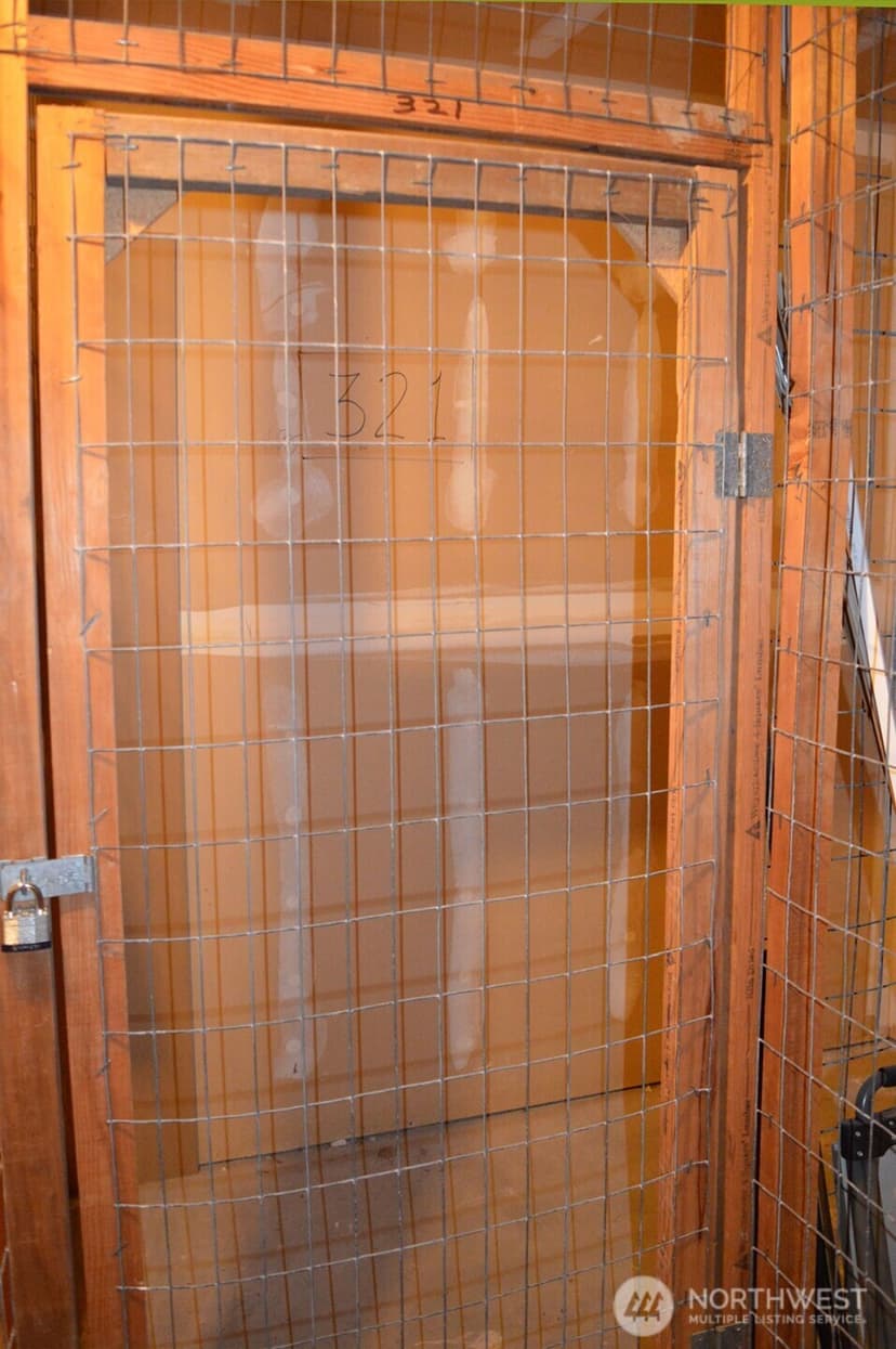 Property photo for 11300 1st Avenue NE #321, Seattle photo 32