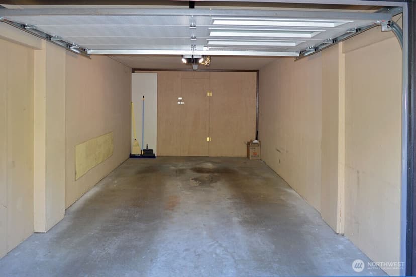 Property photo for 11300 1st Avenue NE #321, Seattle photo 36