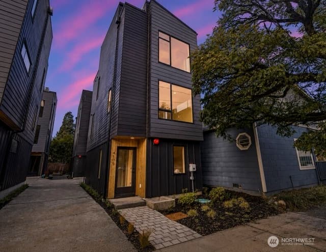 Property photo for 4105 25th Avenue SW, Seattle photo 2