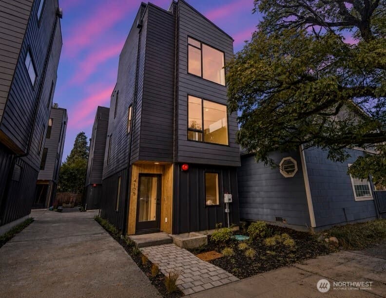 Property photo for 4105 25th Avenue SW, Seattle photo 2