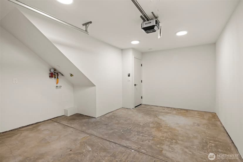 Property photo for 4105 25th Avenue SW, Seattle photo 10