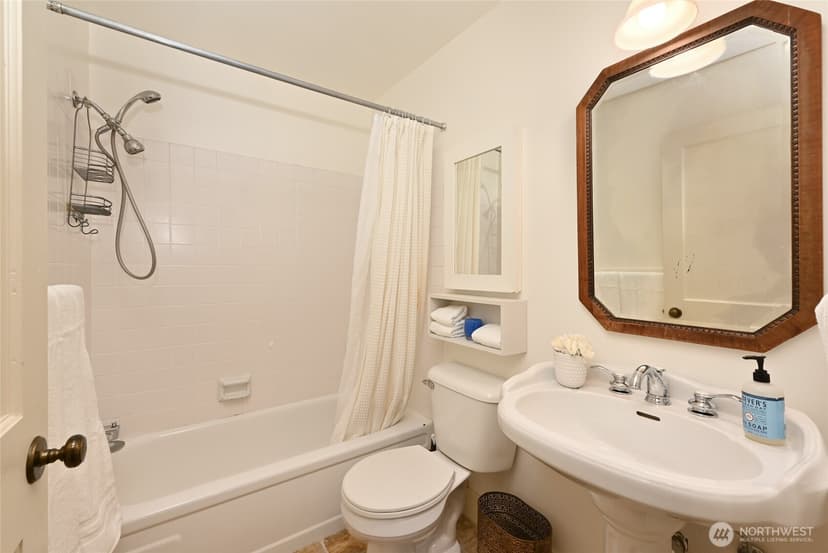 Property photo for 5858 NE Parkpoint Drive #F-203, Seattle photo 16
