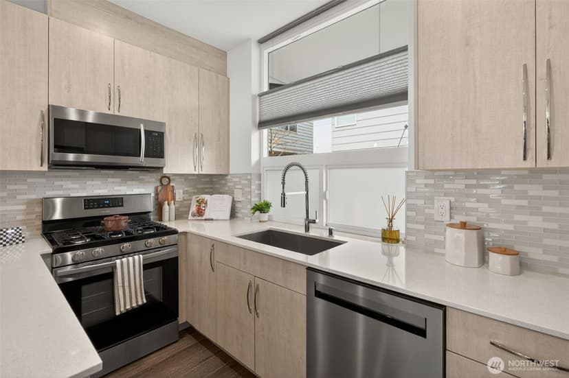 Property photo for 945 NW 56th Street, Seattle photo 10