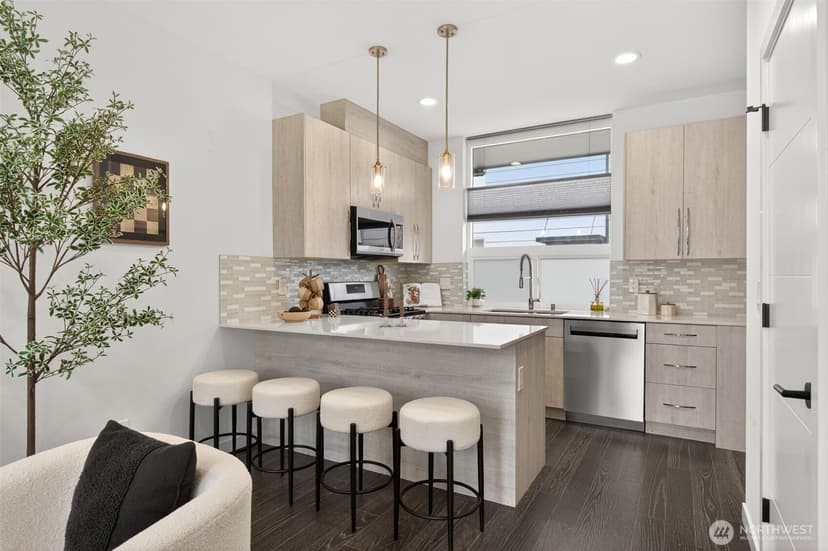 Property photo for 945 NW 56th Street, Seattle photo 4