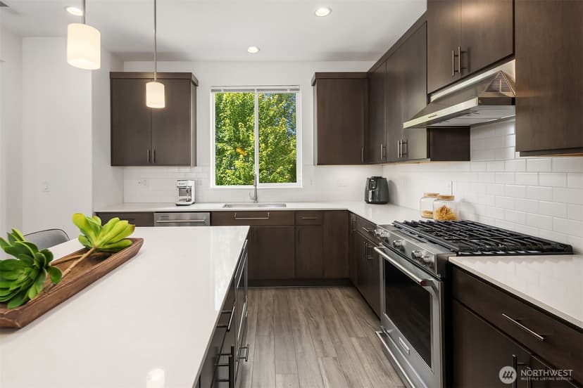 Property photo for 21708 24th Avenue SE #B, Bothell photo 8