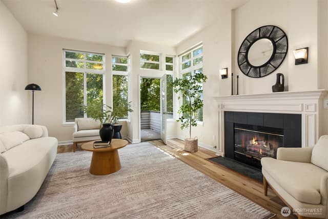 Property photo for 314 25th Avenue E, Seattle photo 3