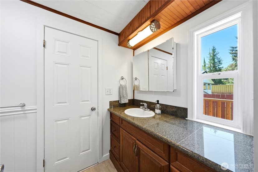 Property photo for 516 Beach Drive, Snohomish photo 16