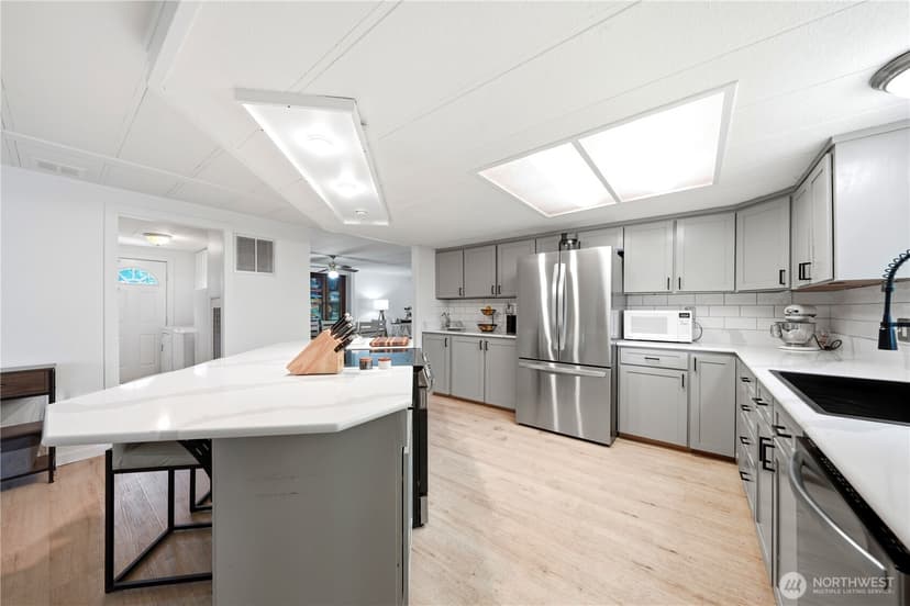 Property photo for 516 Beach Drive, Snohomish photo 6