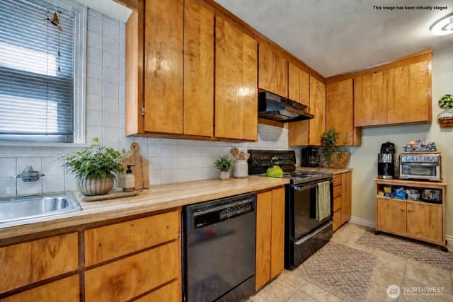 Property photo for 2407 Larch Way, Lynnwood photo 5