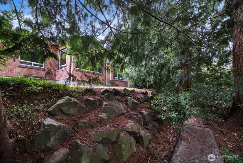 Property photo for 2407 Larch Way, Lynnwood photo 27