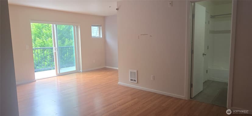 Property photo for 12345 Roosevelt Way NE #406, Seattle photo 5