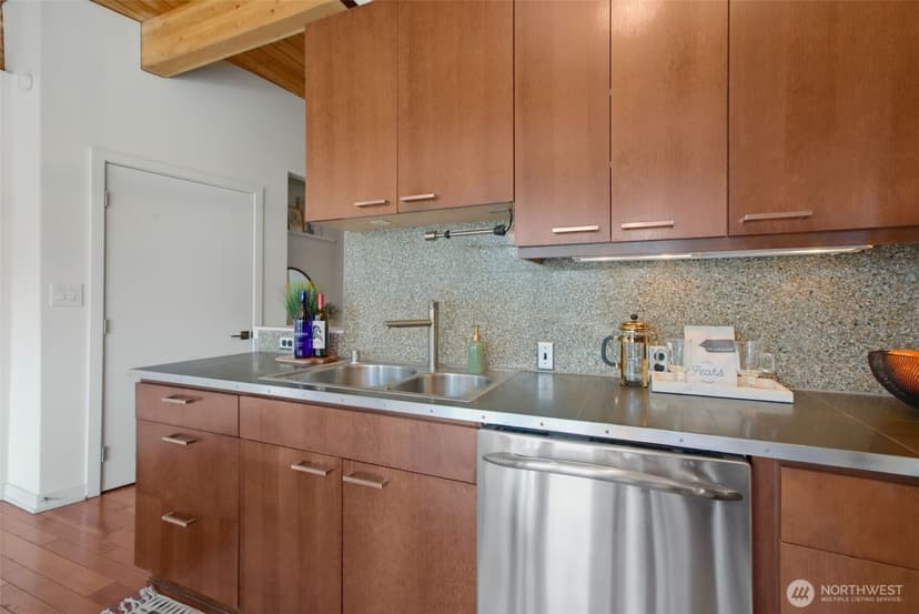 Property photo for 1408 12th Avenue #310, Seattle photo 10