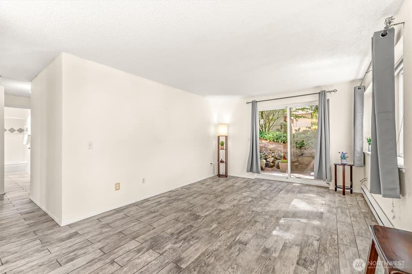 Property photo for 5912 California Avenue SW #102, Seattle photo 2
