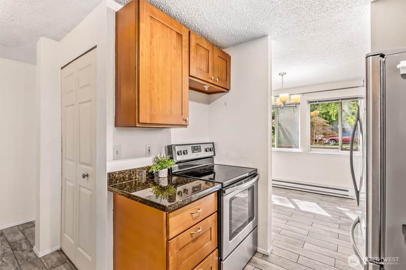 Property photo for 5912 California Avenue SW #102, Seattle photo 7