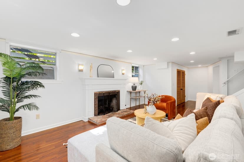 Property photo for 3848 29th Avenue W, Seattle photo 19