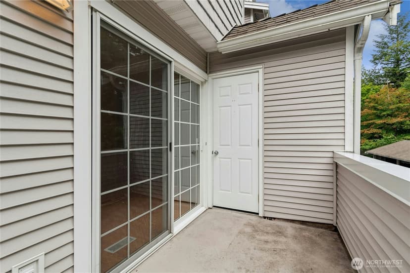 Property photo for 601 12th Avenue NW #E1, Issaquah photo 13