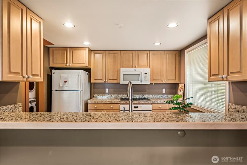 Property photo for 601 W Mercer Place #304, Seattle photo 6
