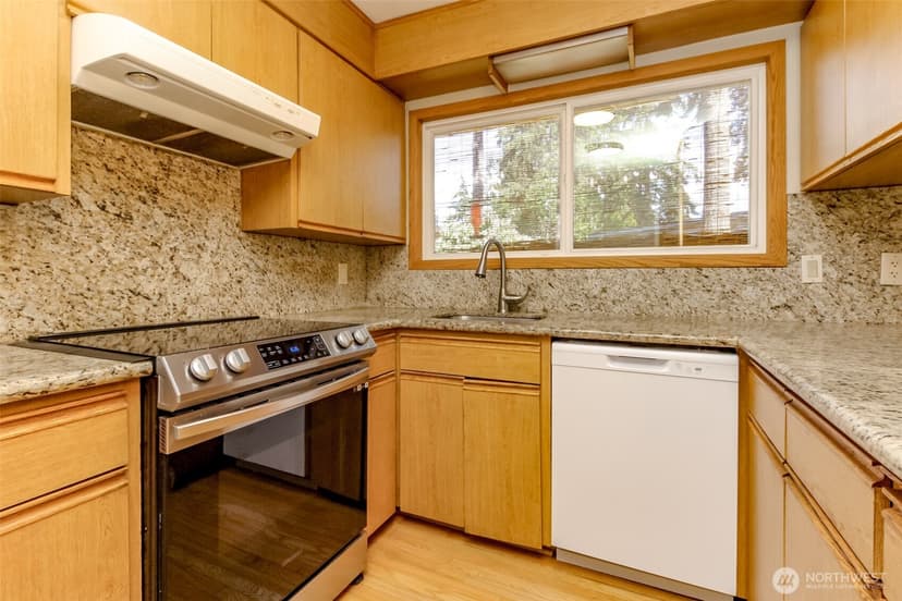 Property photo for 30208 27th Avenue S, Federal Way photo 7