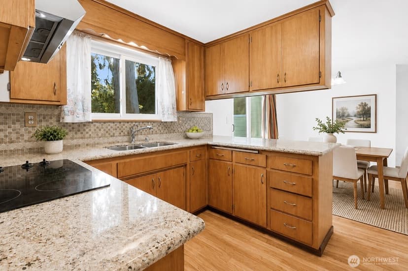 Property photo for 10406 55th Avenue S, Seattle photo 9