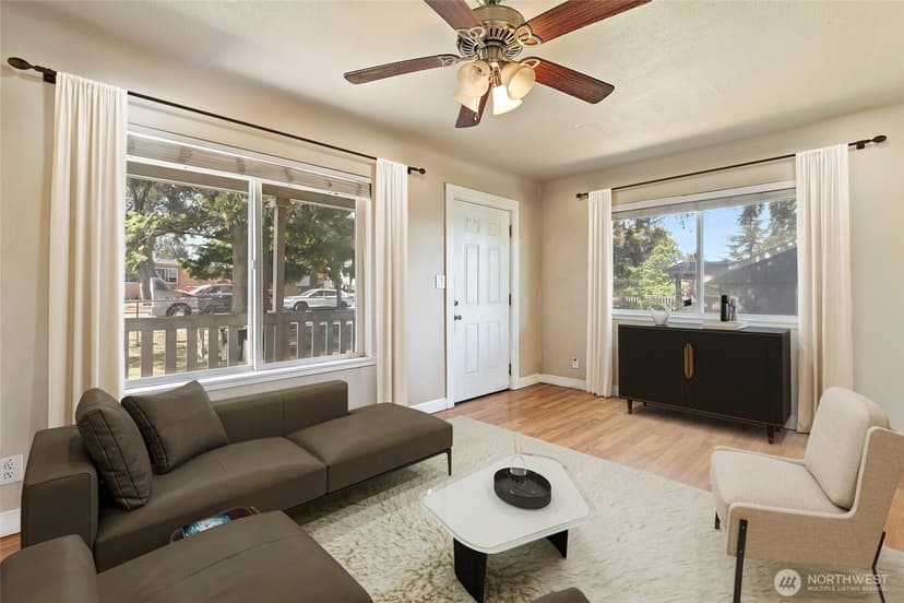 Property photo for 14008 42nd Avenue S, Tukwila photo 2