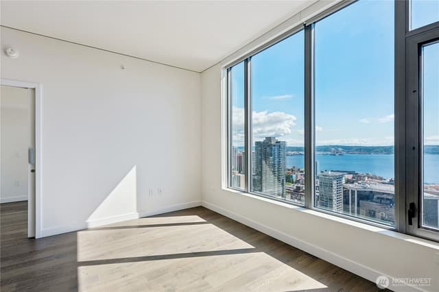 Property photo for 2510 6th Avenue #2705, Seattle photo 5