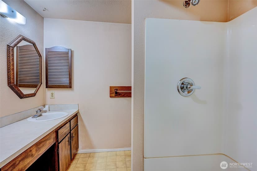 Property photo for 5927 147 Street SW, Edmonds photo 12