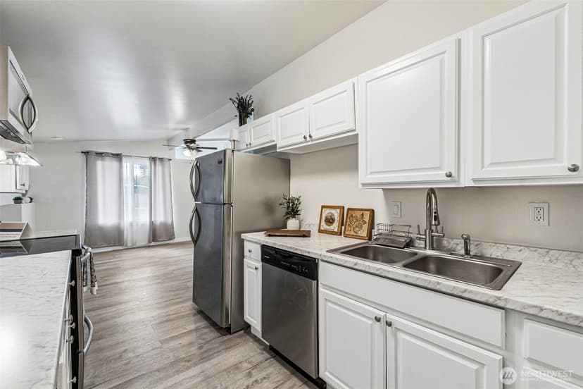 Property photo for 13039 24th Avenue S, Seattle photo 17