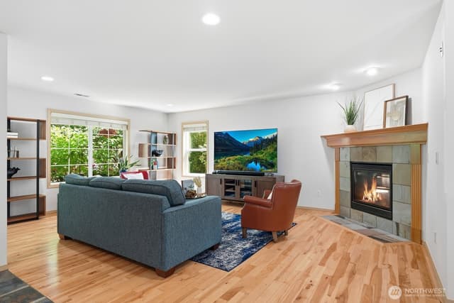 Property photo for 7021 Carmichael Avenue SE, Snoqualmie photo 2
