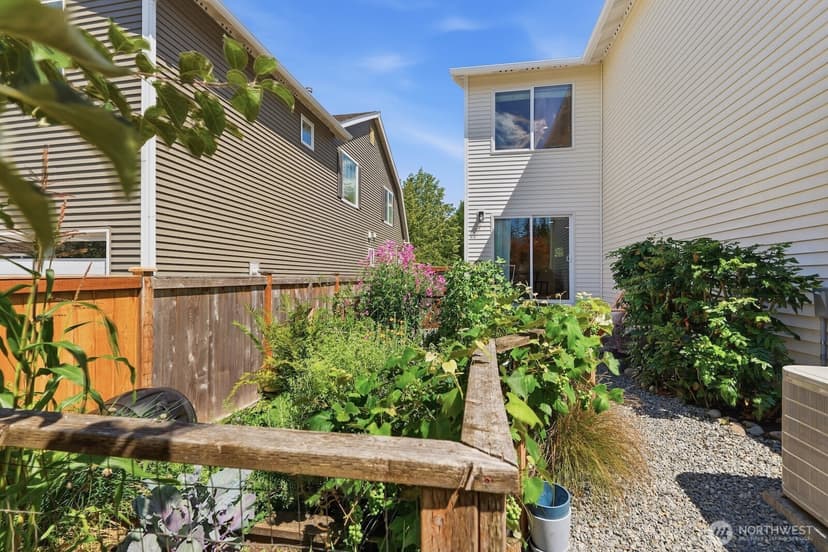 Property photo for 7021 Carmichael Avenue SE, Snoqualmie photo 36