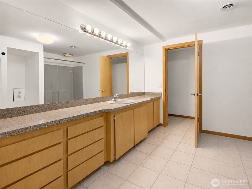 Property photo for 351 NE 163rd, Shoreline photo 33