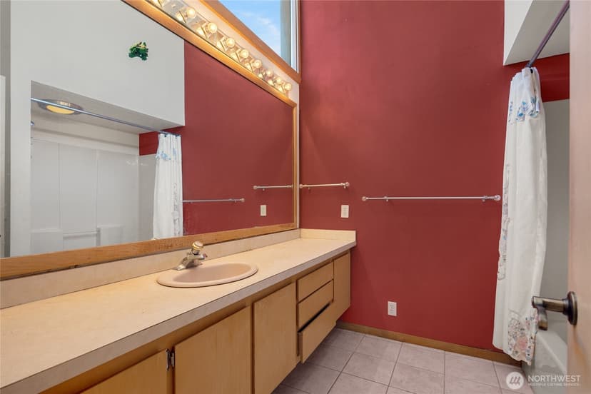 Property photo for 351 NE 163rd, Shoreline photo 23
